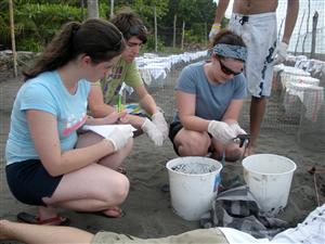 Students and Education Specialist on Costa Rica field trip 